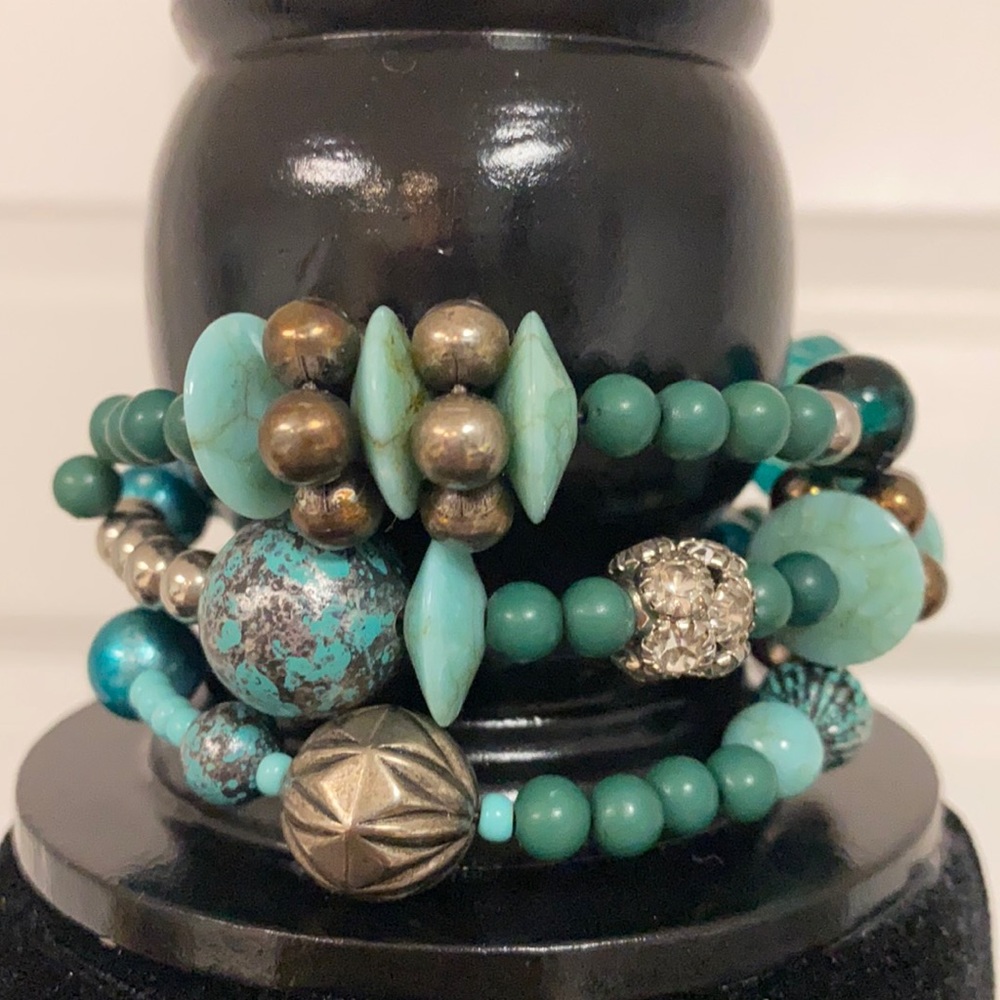 Beautiful 3layer Blue & Silver wrap acrylic beaded bracelet
